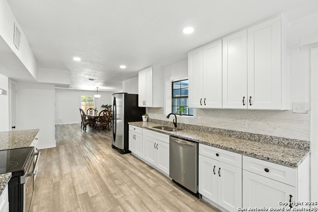 Listing photo id 2 for 8265 Utopia