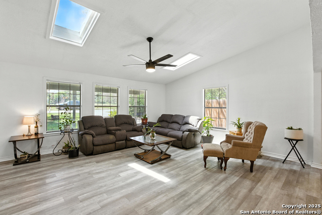 Listing photo id 4 for 8265 Utopia