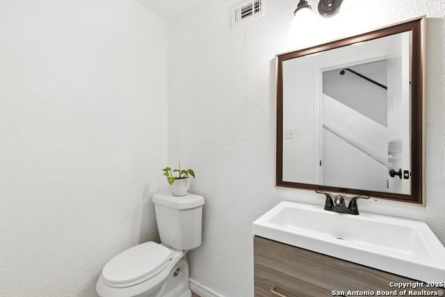 Listing photo id 6 for 8265 Utopia