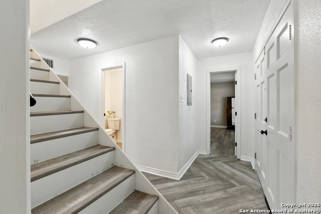 Listing photo id 7 for 8265 Utopia