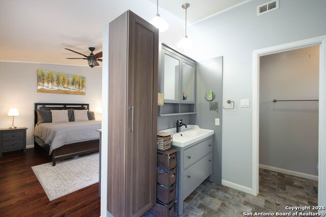Image 15 of 31 For 14906 Ridge Hill