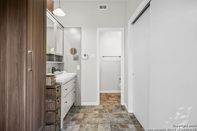 Image 16 of 31 For 14906 Ridge Hill
