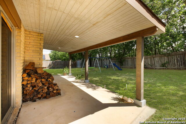 Image 5 of 31 For 14906 Ridge Hill