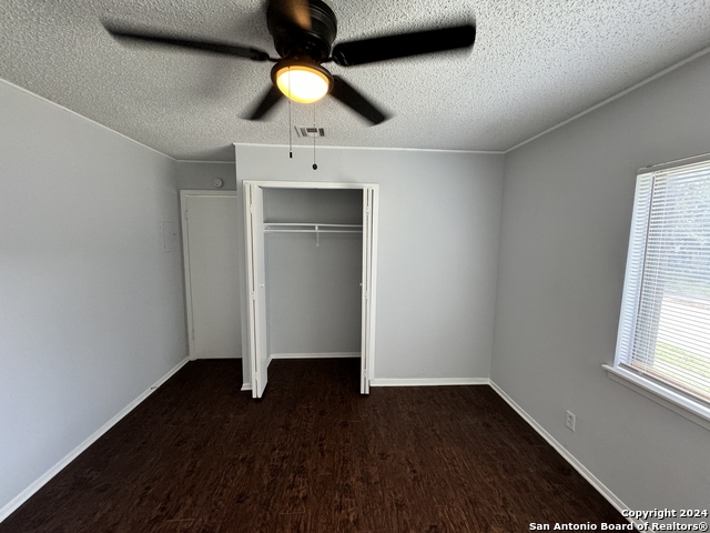 Image 19 of 25 For 6604 Spring Hurst St