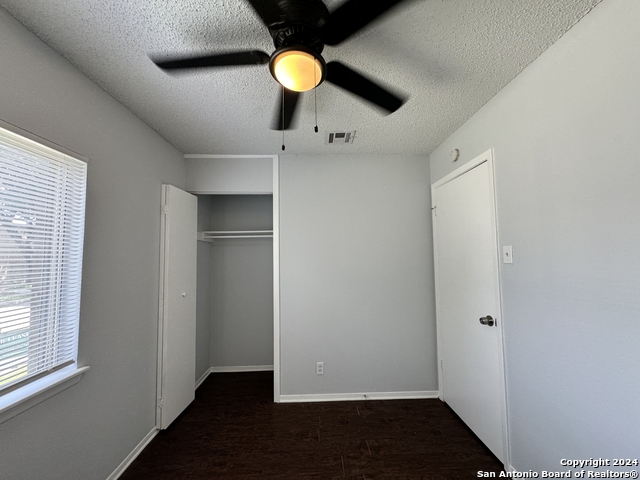 Image 20 of 25 For 6604 Spring Hurst St