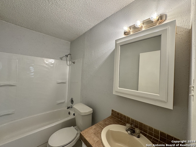 Image 23 of 25 For 6604 Spring Hurst St