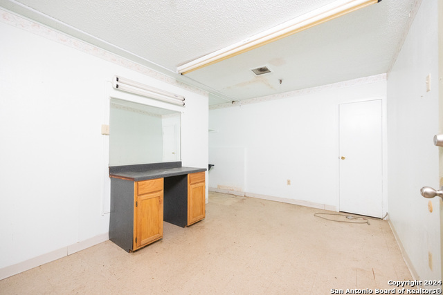 Listing photo id 11 for 3002 Avenue Q