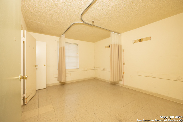 Listing photo id 14 for 3002 Avenue Q