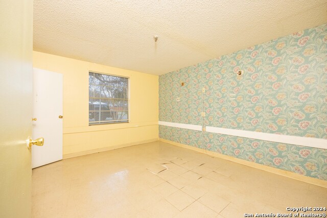 Listing photo id 15 for 3002 Avenue Q