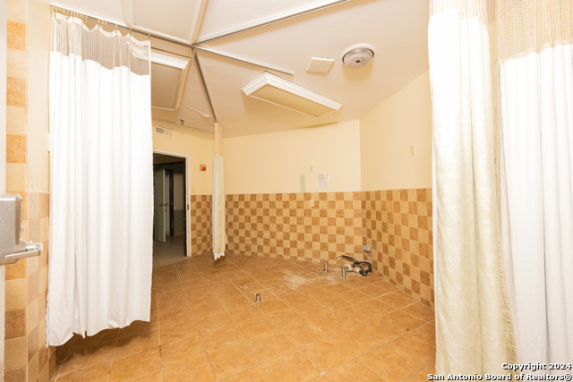 Listing photo id 16 for 3002 Avenue Q