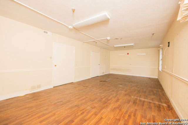 Listing photo id 17 for 3002 Avenue Q