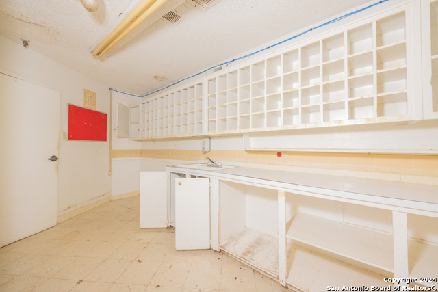 Listing photo id 18 for 3002 Avenue Q