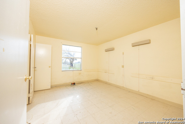 Listing photo id 19 for 3002 Avenue Q