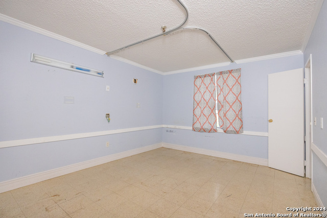 Listing photo id 20 for 3002 Avenue Q