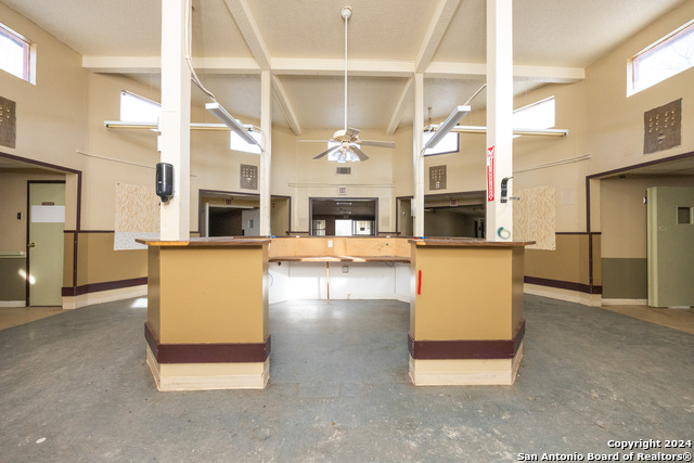 Listing photo id 2 for 3002 Avenue Q