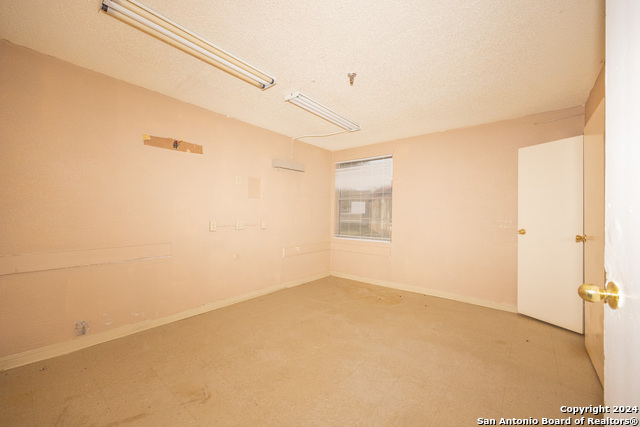 Listing photo id 4 for 3002 Avenue Q