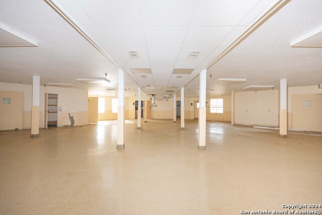 Listing photo id 5 for 3002 Avenue Q