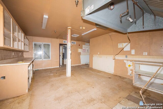 Listing photo id 6 for 3002 Avenue Q