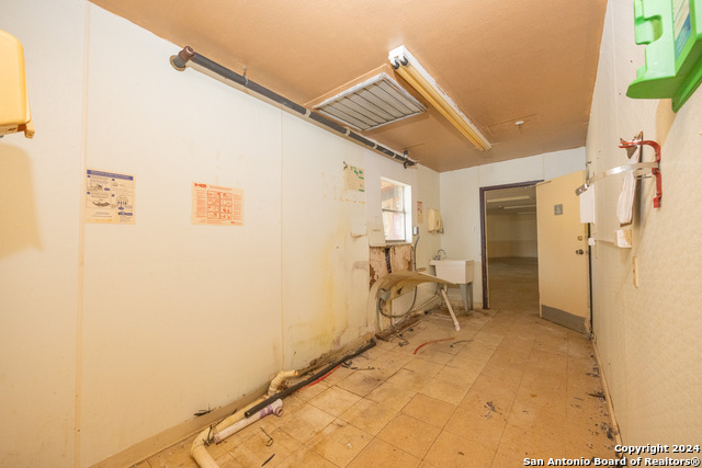 Listing photo id 7 for 3002 Avenue Q