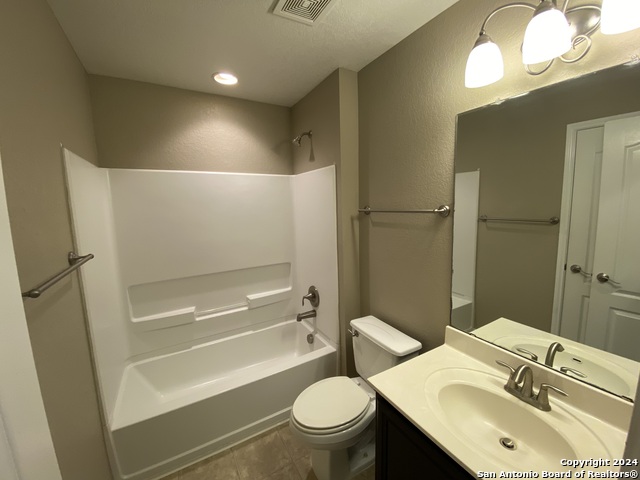 Listing photo id 8 for 141 Lone Star