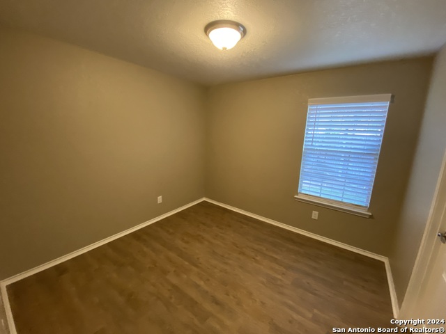 Listing photo id 9 for 141 Lone Star