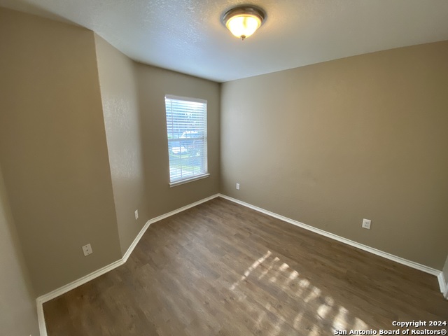 Listing photo id 10 for 141 Lone Star