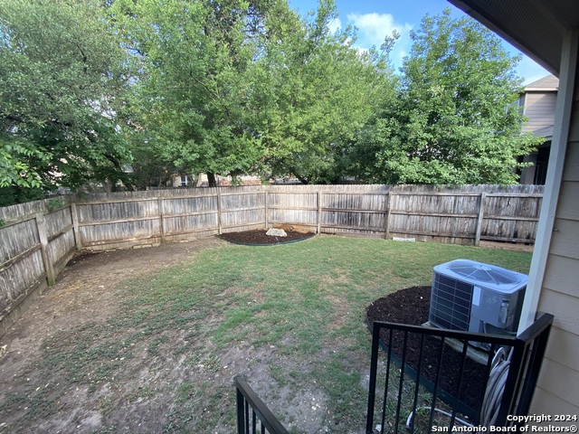 Listing photo id 11 for 141 Lone Star