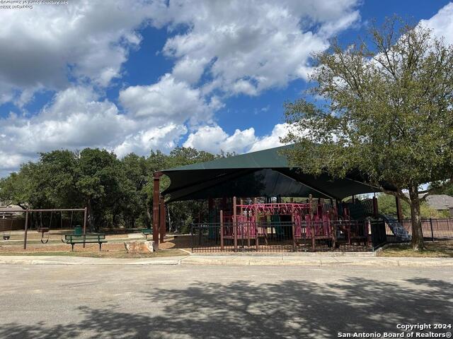 Listing photo id 13 for 141 Lone Star
