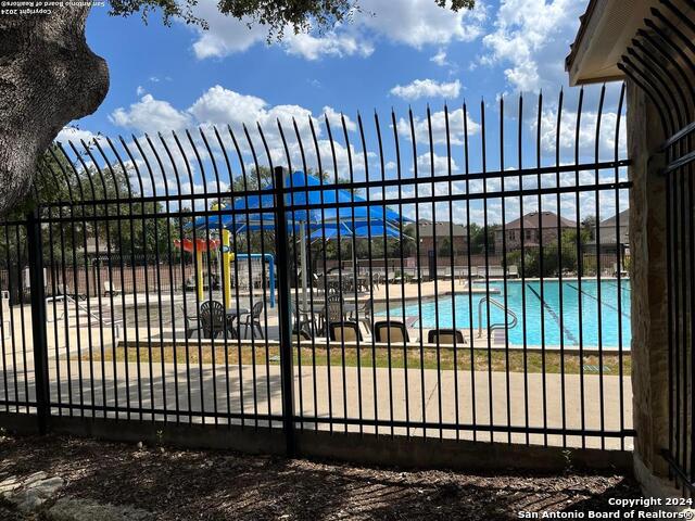 Listing photo id 14 for 141 Lone Star