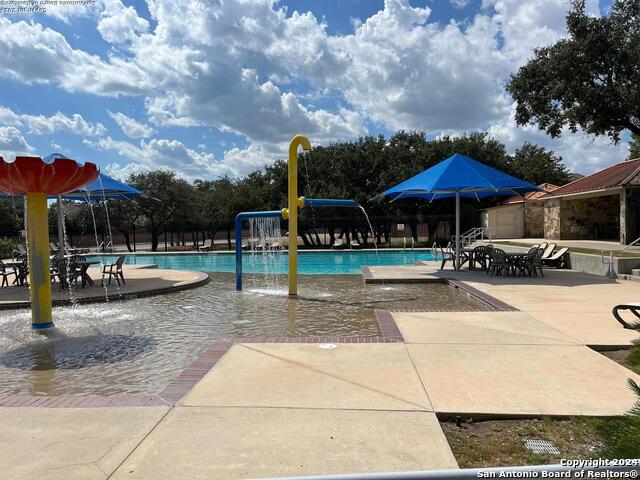 Listing photo id 15 for 141 Lone Star