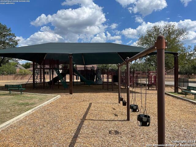 Listing photo id 16 for 141 Lone Star