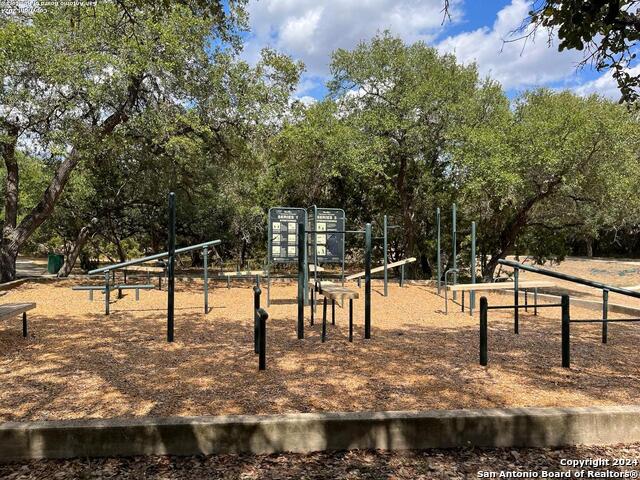 Listing photo id 17 for 141 Lone Star