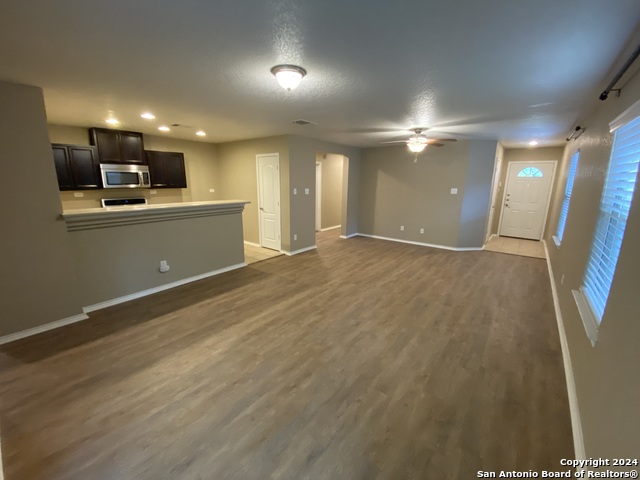 Listing photo id 2 for 141 Lone Star