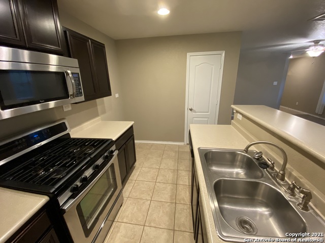 Listing photo id 4 for 141 Lone Star