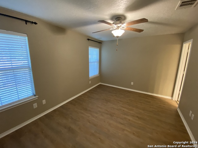 Listing photo id 5 for 141 Lone Star