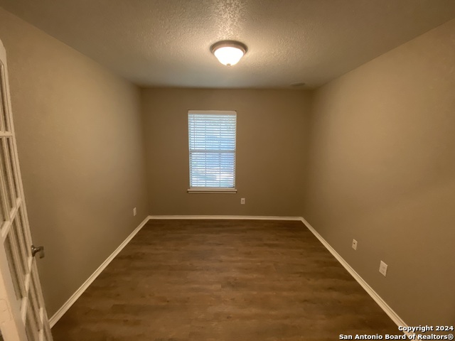 Listing photo id 7 for 141 Lone Star