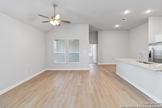 Listing photo id 13 for 206-210 Nespral