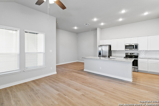 Listing photo id 5 for 206-210 Nespral