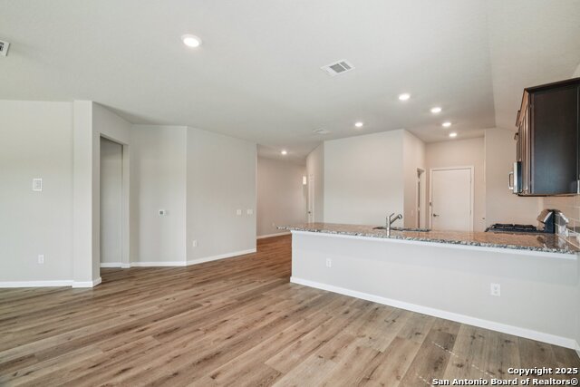 Image 11 of 33 For 751 Vermilion
