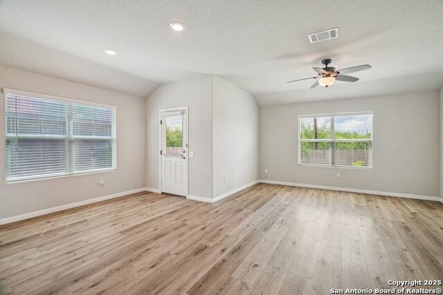 Image 12 of 33 For 751 Vermilion