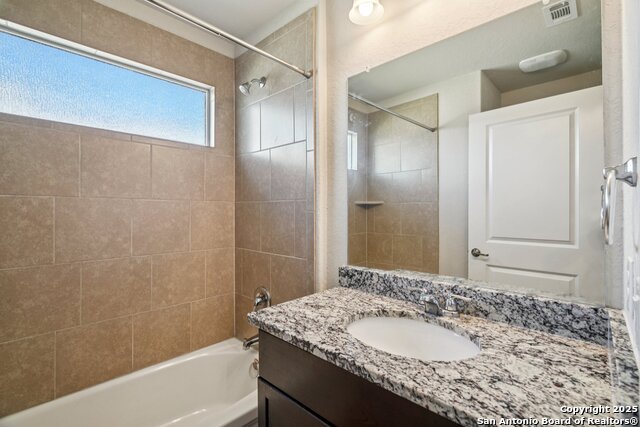 Image 18 of 33 For 751 Vermilion