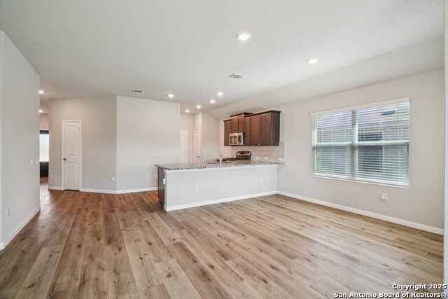 Image 6 of 33 For 751 Vermilion