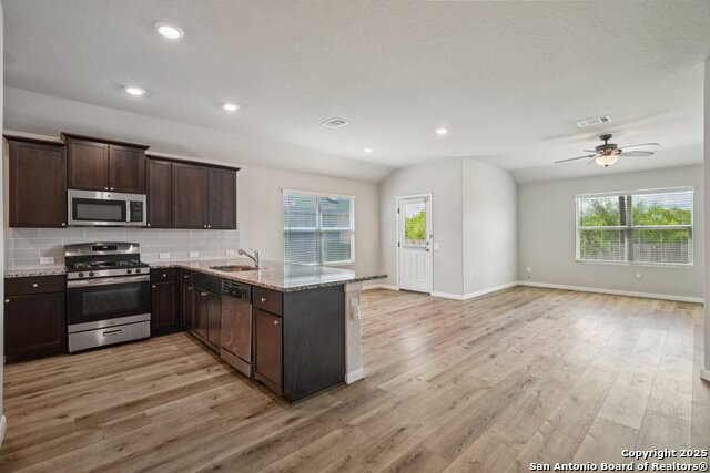 Image 8 of 33 For 751 Vermilion