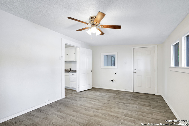 Image 14 of 17 For 507 Pecan Valley