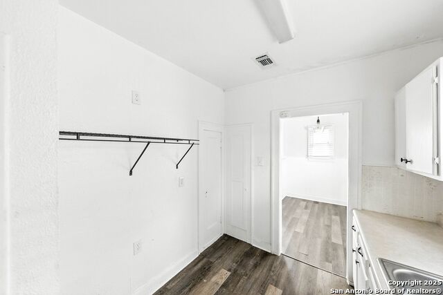 Image 13 of 33 For 930 Grayson St E
