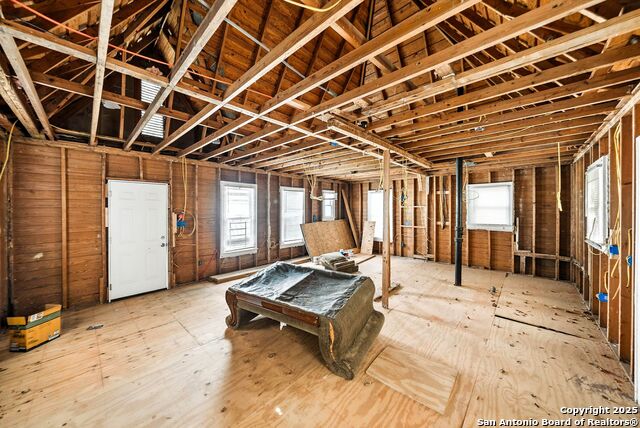 Image 18 of 33 For 930 Grayson St E