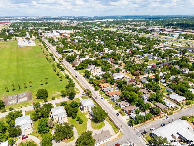 Image 29 of 33 For 930 Grayson St E