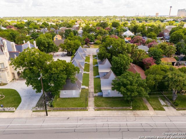 Image 4 of 33 For 930 Grayson St E