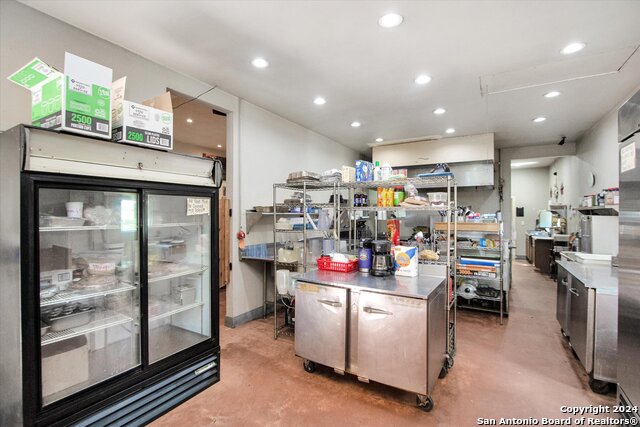 Listing photo id 8 for 3710 Waterwood Pass Dr