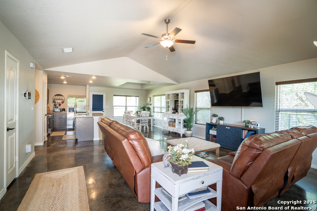Image 5 of 27 For 1056 Greenbriar